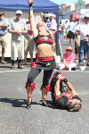 acrobat.jugglers_street_performers-L.jpg