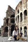 tourist visiting the coloseum.rome.-L.jpg