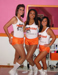 5203977404_8e5d4568ac_z.hooters.jpg