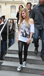 Avril-Lavigne.leather-leggings.jpg