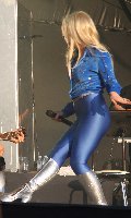 singer in concert-L.jpg
