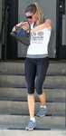 gisele-bundchen-nike-under-armor071102.jpg