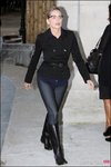 Sharon-Stone-wearing-Leggings-and-Leather-Boots-600x901.jpg