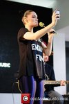 jessie-j-jessie-j-performs-at-hmv_5841106.jpg