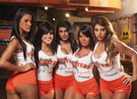 hooters5.jpg