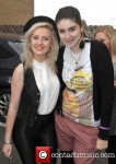 perrie-edwards-of-little-mix-poses-with_3992321.jpg