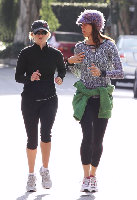 20090107-Reese_Witherspoon_Jogging_Ass2.jpg