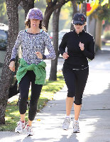 20090107-Reese_Witherspoon_Jogging_Ass6.jpg