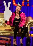 miley-cyrus-alan-carr-7.jpg