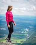 2xu leggings w a view:<br />Kjerringkjeften mountain range in norway